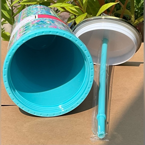 Brand New Lilly Pulitzer Tumbler with Straw Featured in Aqua La Vista 202202 - Picture 4 of 5